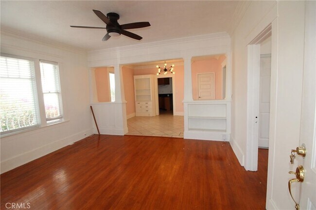 Foto del edificio - 2078 Harrison Ave