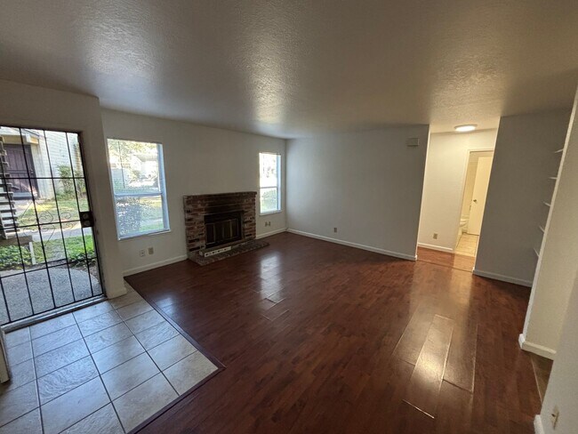Building Photo - Spacious & Updated 2-Bed, 1-Bath Condo with In-Unit Laundry!