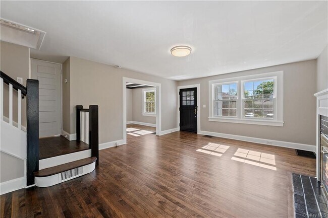 Building Photo - 317 Bronxville Rd