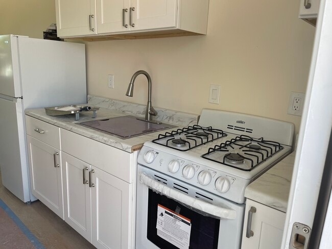 Building Photo - 2206 Spring St