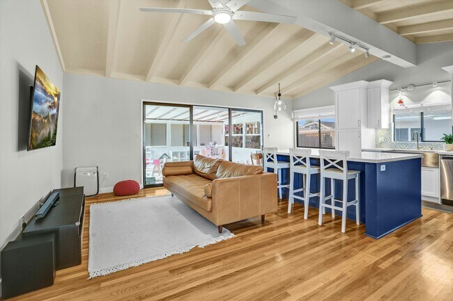 Foto del edificio - 6641 Birchwood St