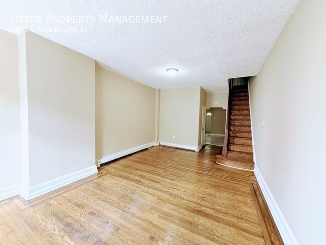 Photo - 2071 E Monmouth St House