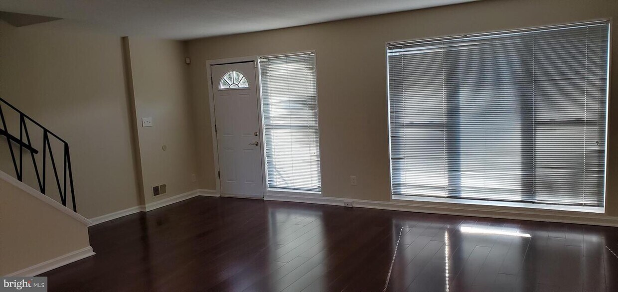 Foto principal - 3002 St Clair Dr