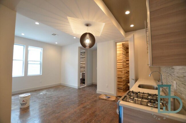 Building Photo - 1718 Summerfield St
