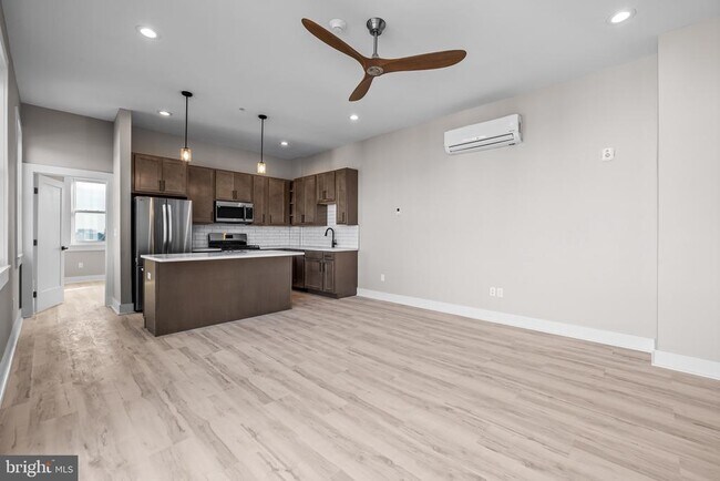 Building Photo - 400 S Conkling St