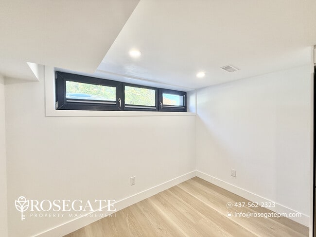 Photo du bâtiment - Cozy 1-Bedroom Basement Apartment with Hea...