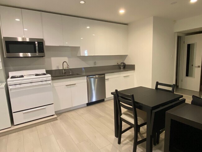 Foto del edificio - 807 Westholme Ave