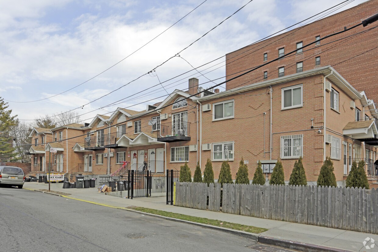 Foto principal - 14-64-14-66 Gateway Blvd