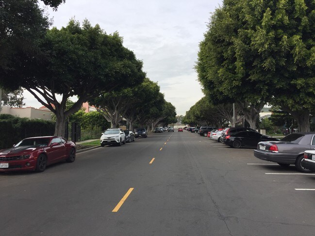 Tranquilo Street - 1860 10th St