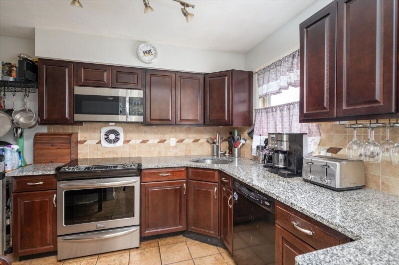 16 Swan Ln, Levittown, NY 11756 House Rental in Levittown, NY