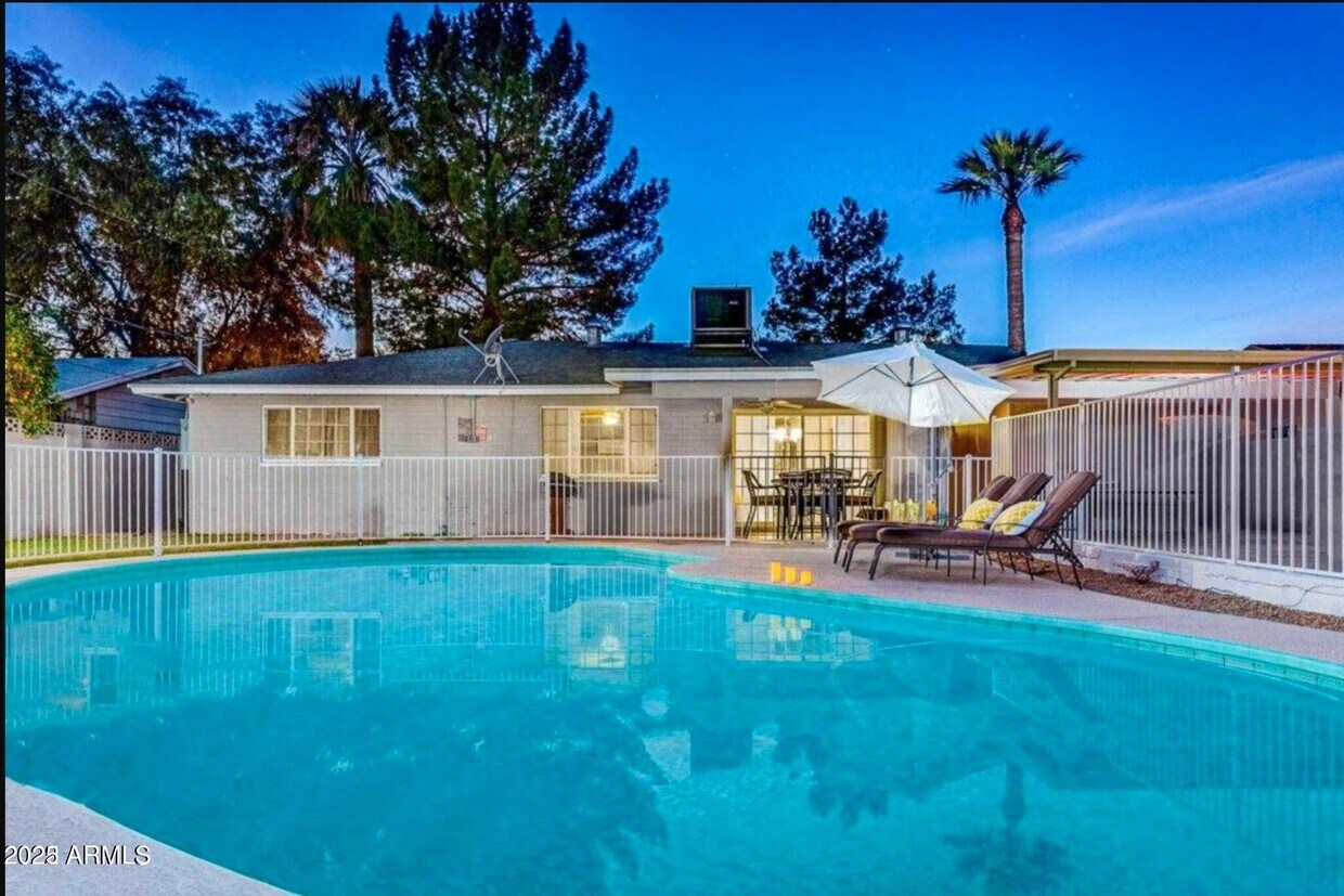 Primary Photo - 3117 N 41st Pl