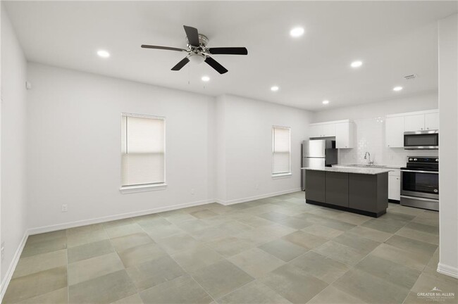 Foto del edificio - 901 E Redbud Ave