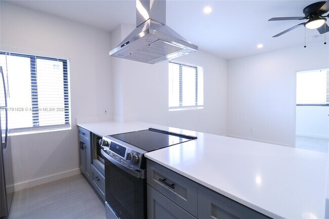 Foto del edificio - 221 SW 11th Ave