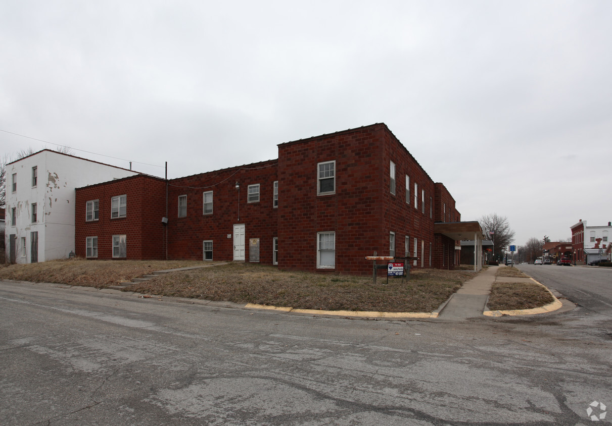 Building Photo - 110 E Main St