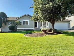 Building Photo - 814 E Country Hill Ct