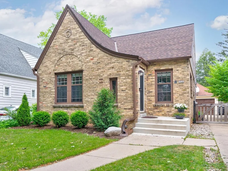Primary Photo - 5840 N Shoreland Ave