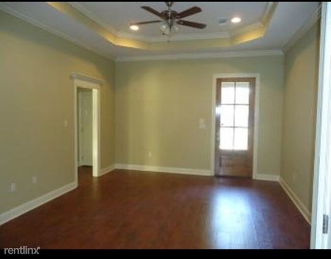 Building Photo - 9021 Metairie Dr