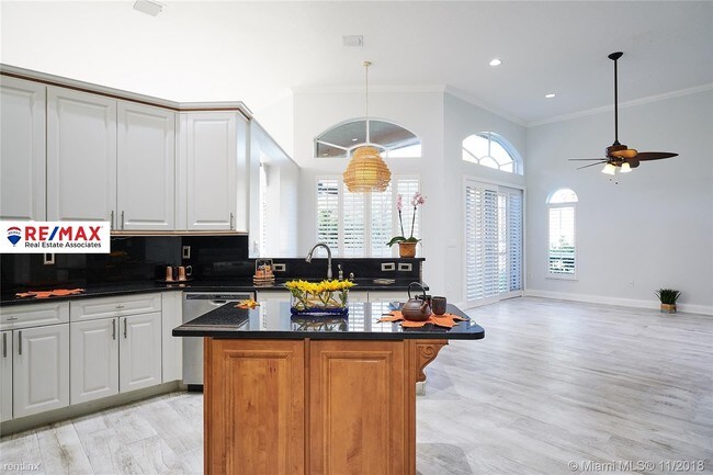 Foto del edificio - 4 br, 3 bath House - 1800 NW 140th Ter