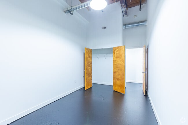 2BR, 1BA - The Hudson Apartments