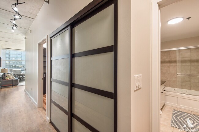 Building Photo - 630 N Franklin St