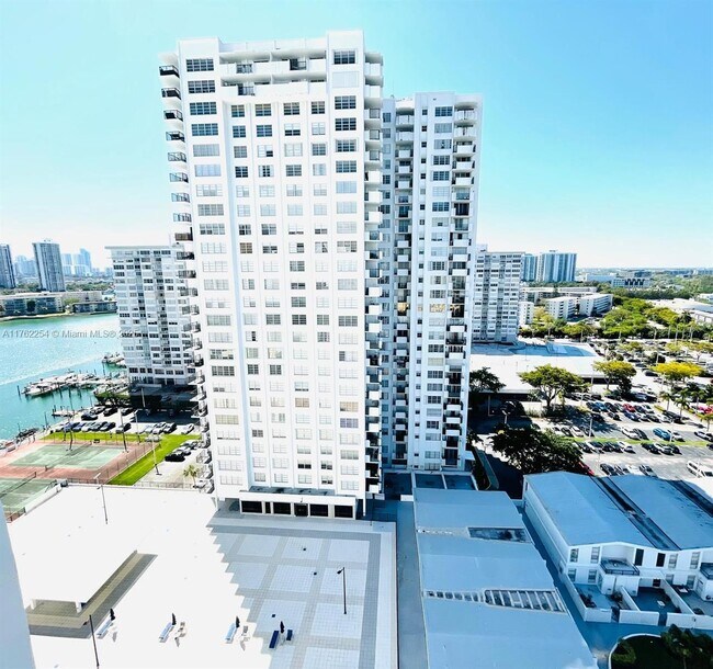 Foto del edificio - 2780 NE 183rd St
