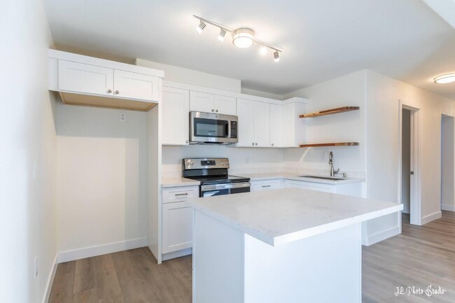 Building Photo - 622 E Springhill Dr