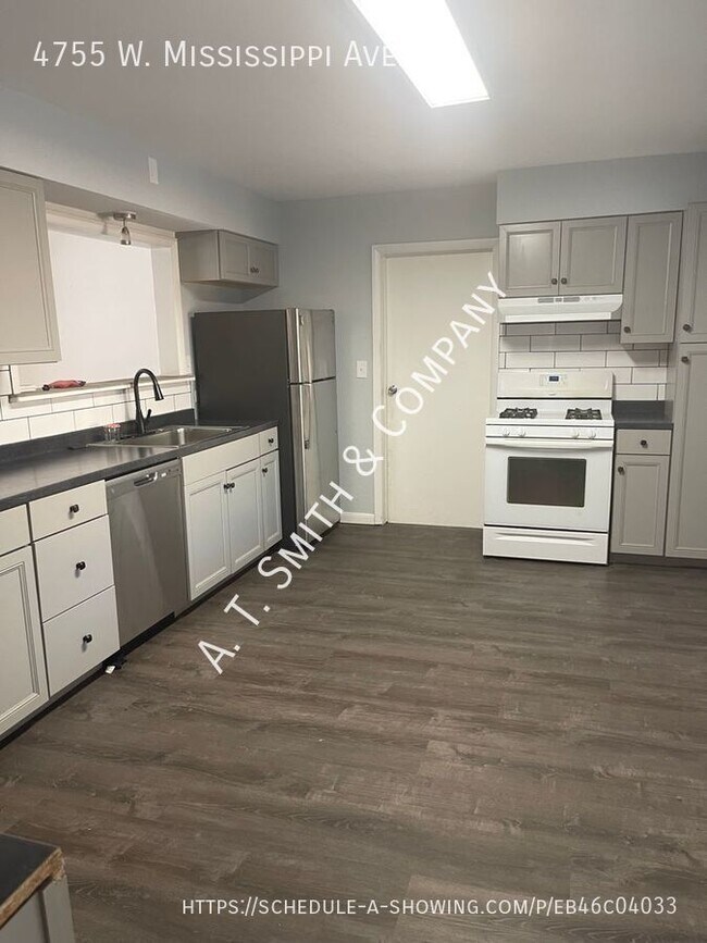Foto del edificio - Large 4 Bedroom Ranch