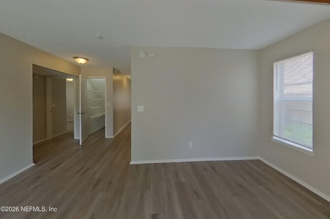 Building Photo - 606 Radnor Ln