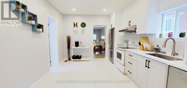 Building Photo - 296 Altha Ave