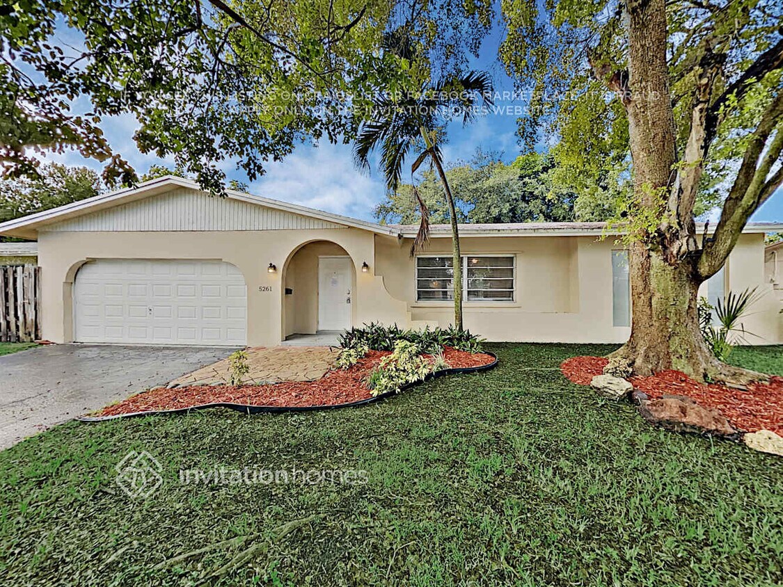 Foto principal - 5261 SW 8th Ct