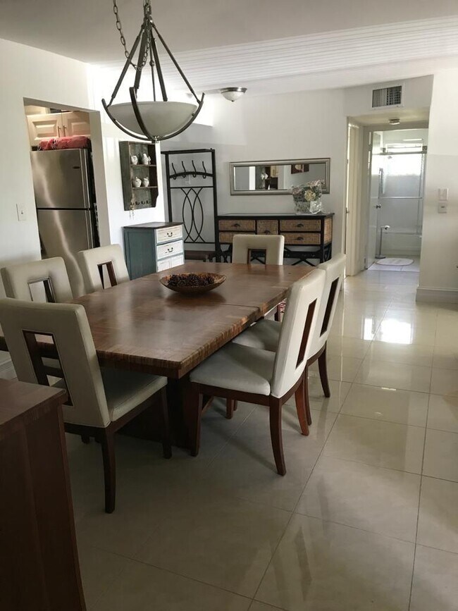 Foto del edificio - 8657 Boca Glades Blvd