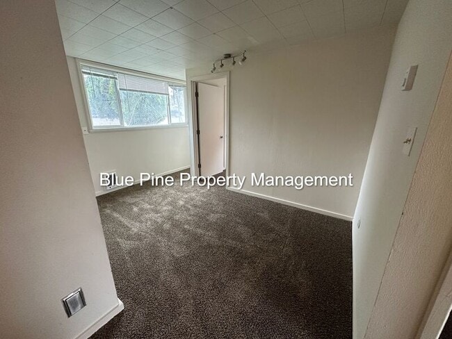 Building Photo - 1440 Alice Ave