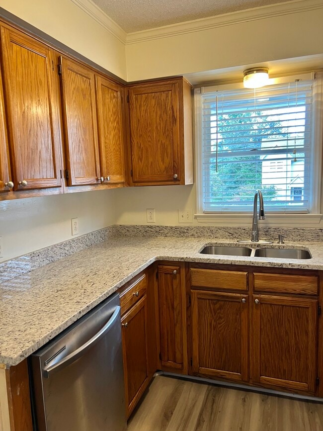 Building Photo - 1627 Oakland Hills Way