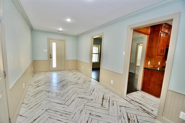 Building Photo - 7270 Sims Dr