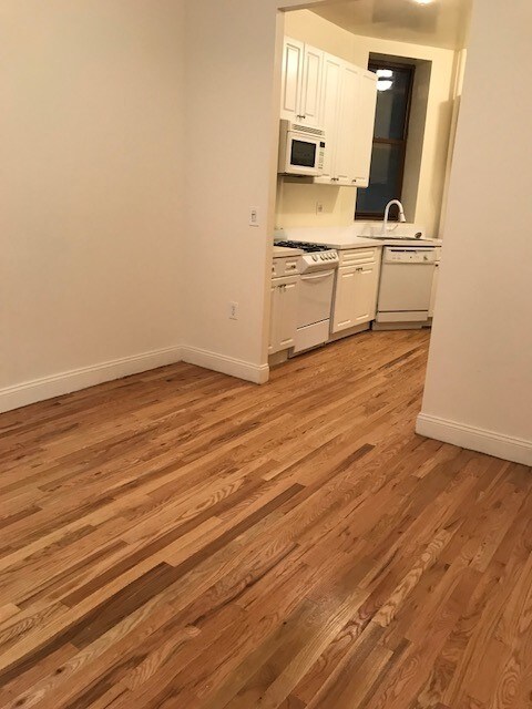 Primary Photo - 525 Hudson St