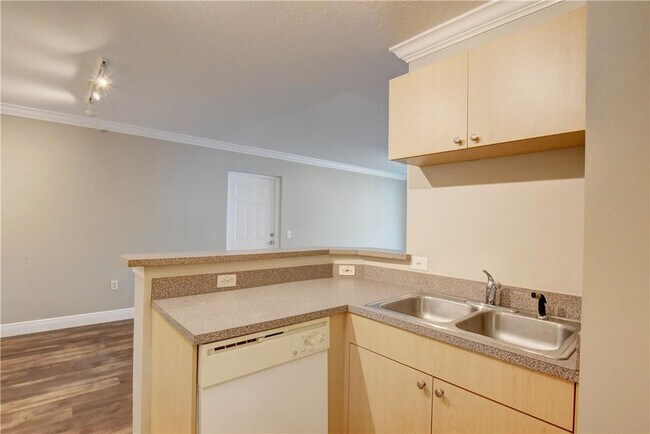 Building Photo - 1312 Villa Cir