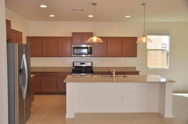 Foto del edificio - Practically Brand New Energy Efficient Queen Creek Home