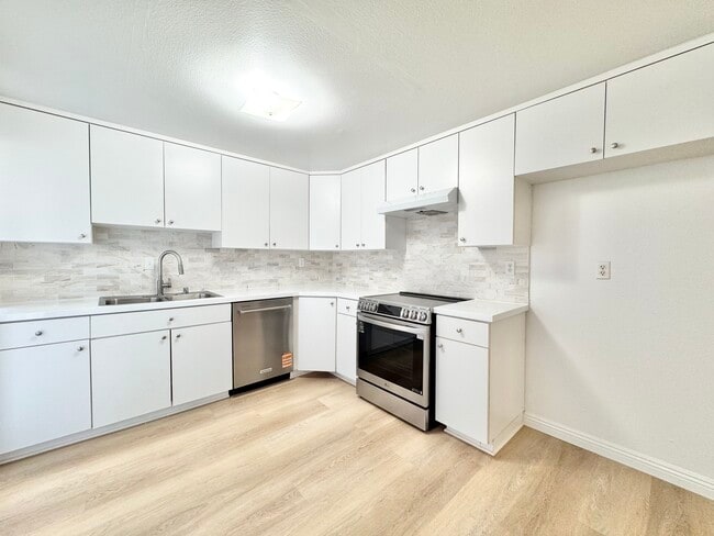 Building Photo - 10464 Larwin Ave