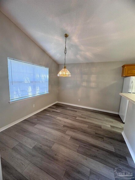 Building Photo - 884 Sterling Way