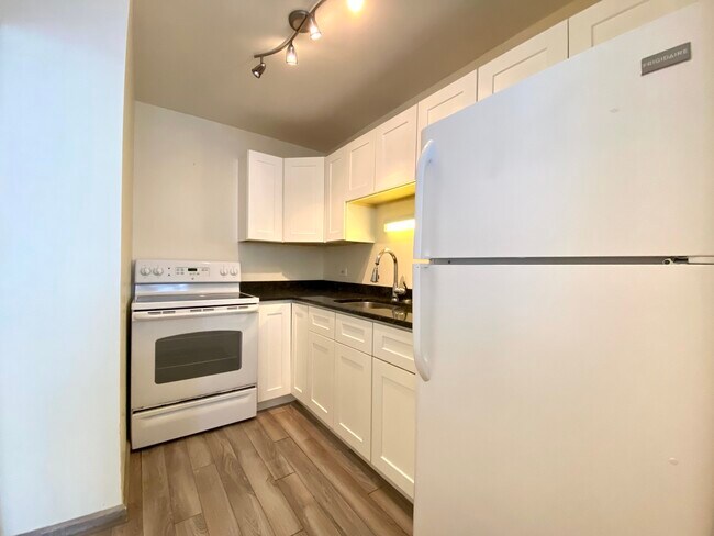 Foto del edificio - 4250 N Marine Dr
