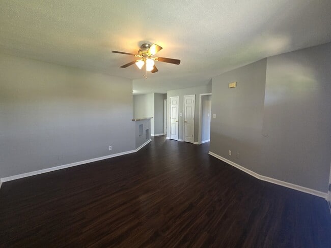 Foto del edificio - 202 Meagan Ct