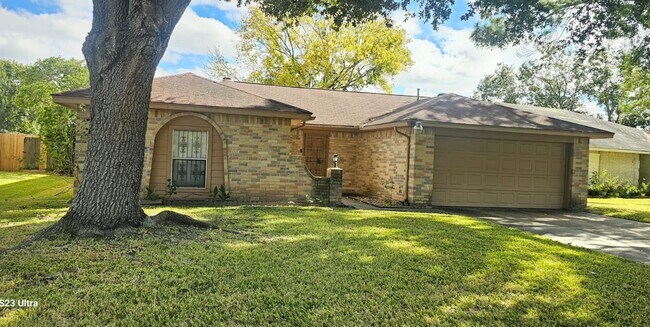 Foto del edificio - 527 Oakdale Dr