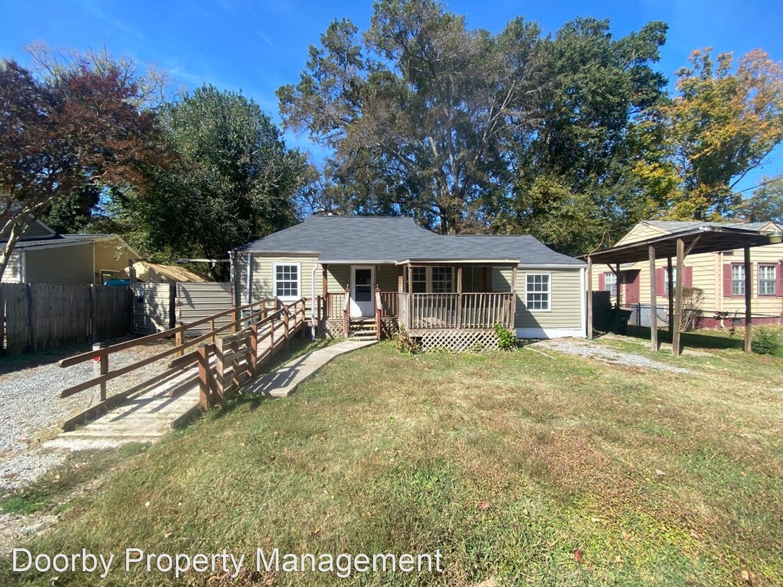 Primary Photo - 3 br, 1 bath House - 734 E Henderson Dr