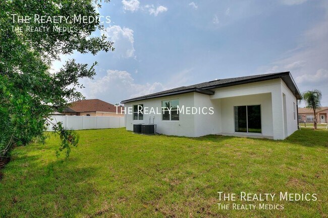 Building Photo - GORGEOUS DUPLEX 3 BEDROOM/ 2 BATH!!!