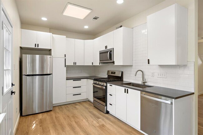 Foto del edificio - 2118 Zephyr Ln