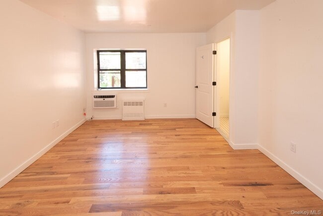 Foto del edificio - 671 Bronx River Rd