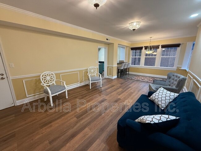 Building Photo - 701 W Locust St