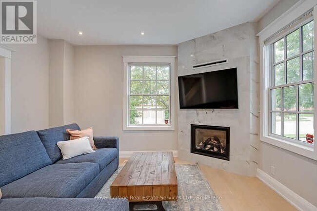 Photo du bâtiment - 128 Chisholm St