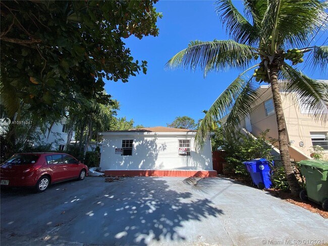 Building Photo - 3677 SW 23rd St