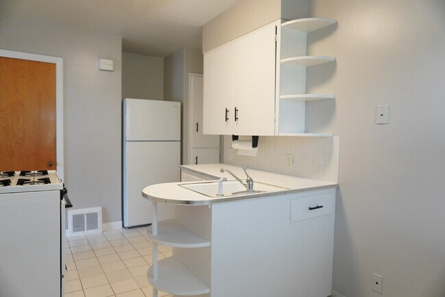 Building Photo - 425